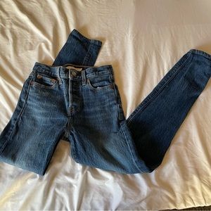 Levi’s Wedgie Jean Dark Wash in size 23